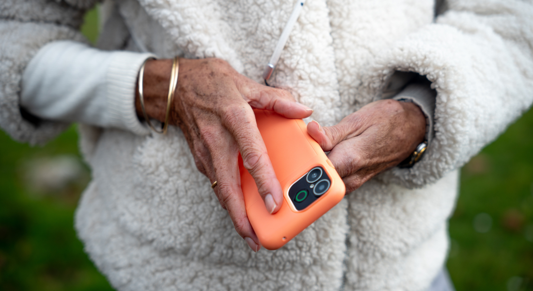 How to Attach the Strap to a Doro Aurora Case